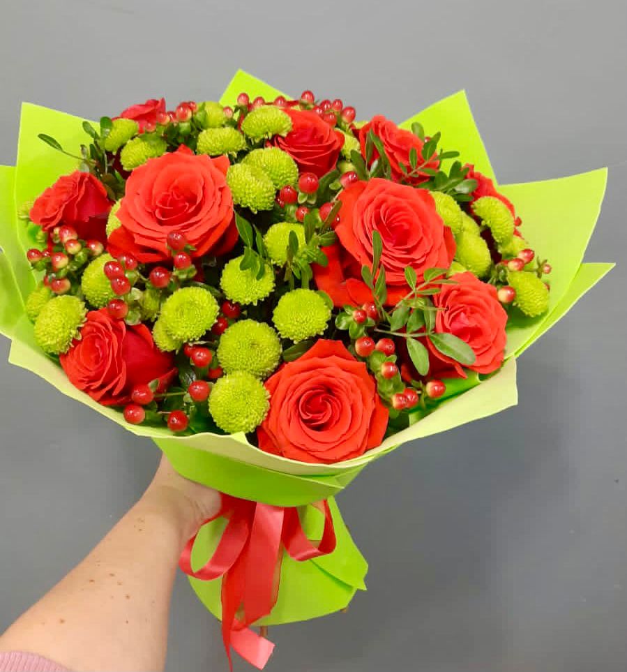 Букет цветов из: Хризантемы и Розы в Аркуле