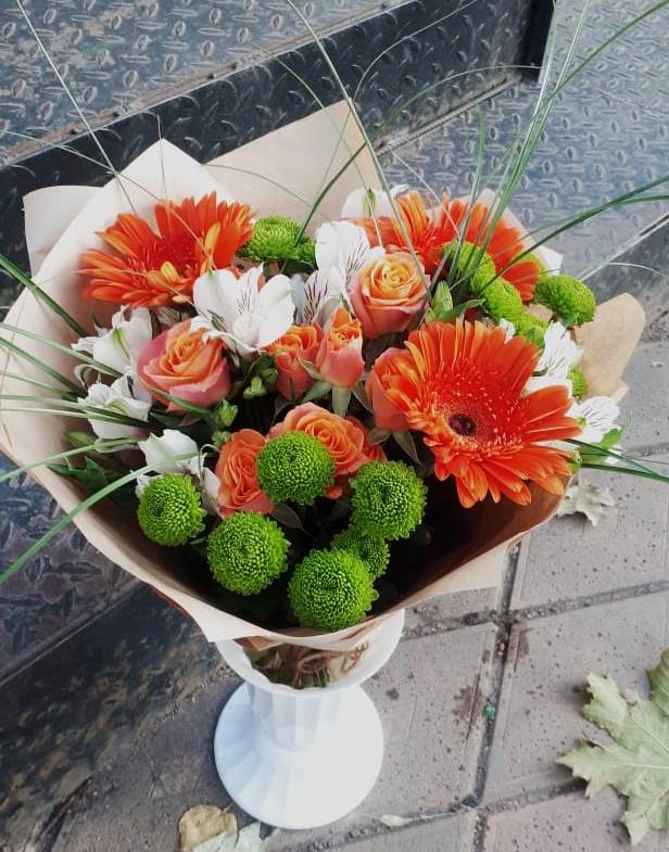 Букет цветов из: Герберы, Хризантемы, Альстромерии и Розы в Аркуле