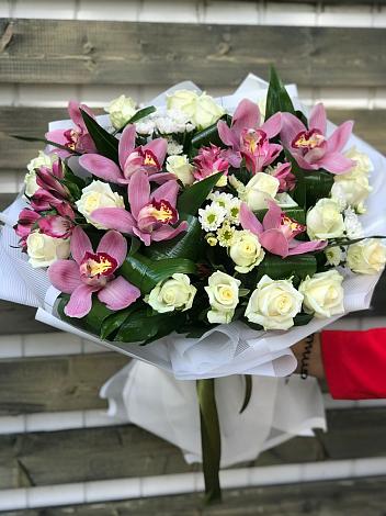 Букет цветов из: Розы и Хризантемы в Аркуле
