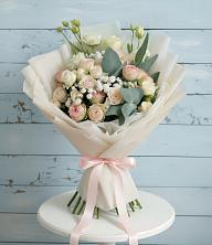 Букет цветов из:  Розы и Лизиантусы в Аркуле