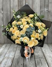 Букет цветов из:  Розы и Лизиантусы в Аркуле