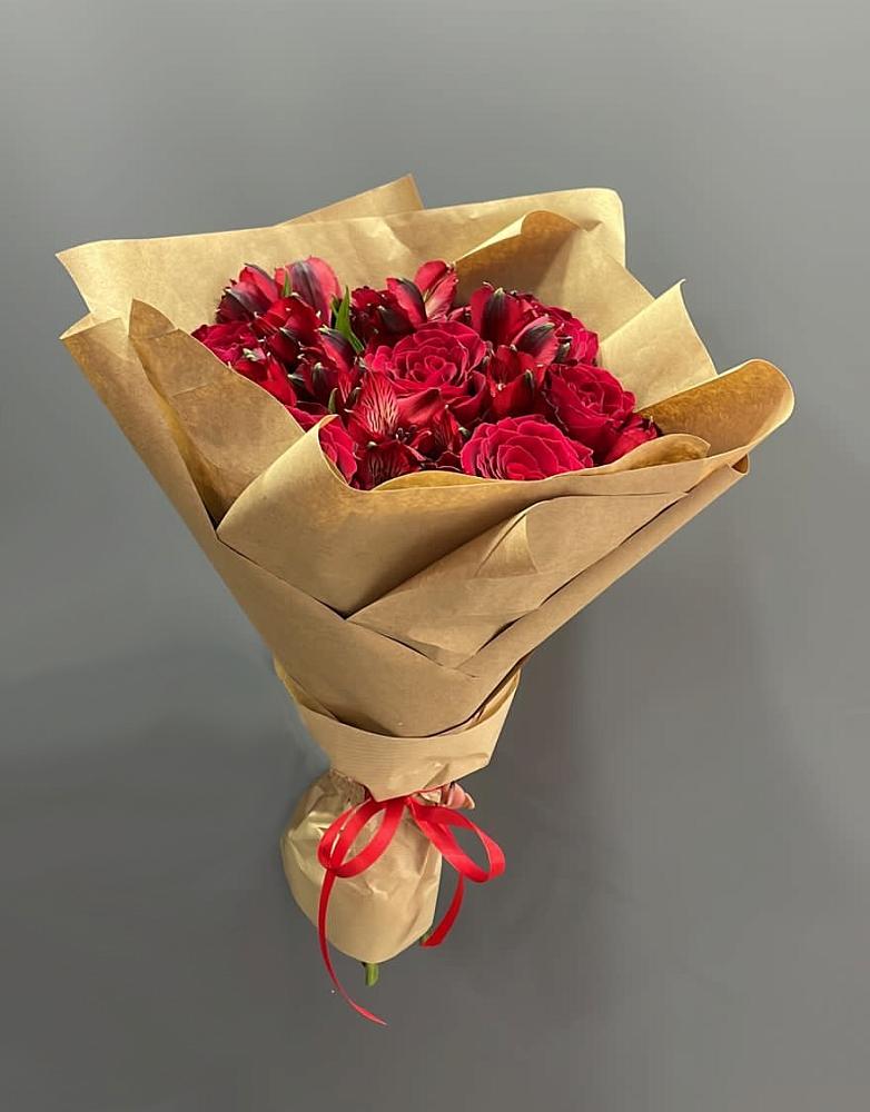 Букет цветов из: Альстромерии и Розы в Аркуле