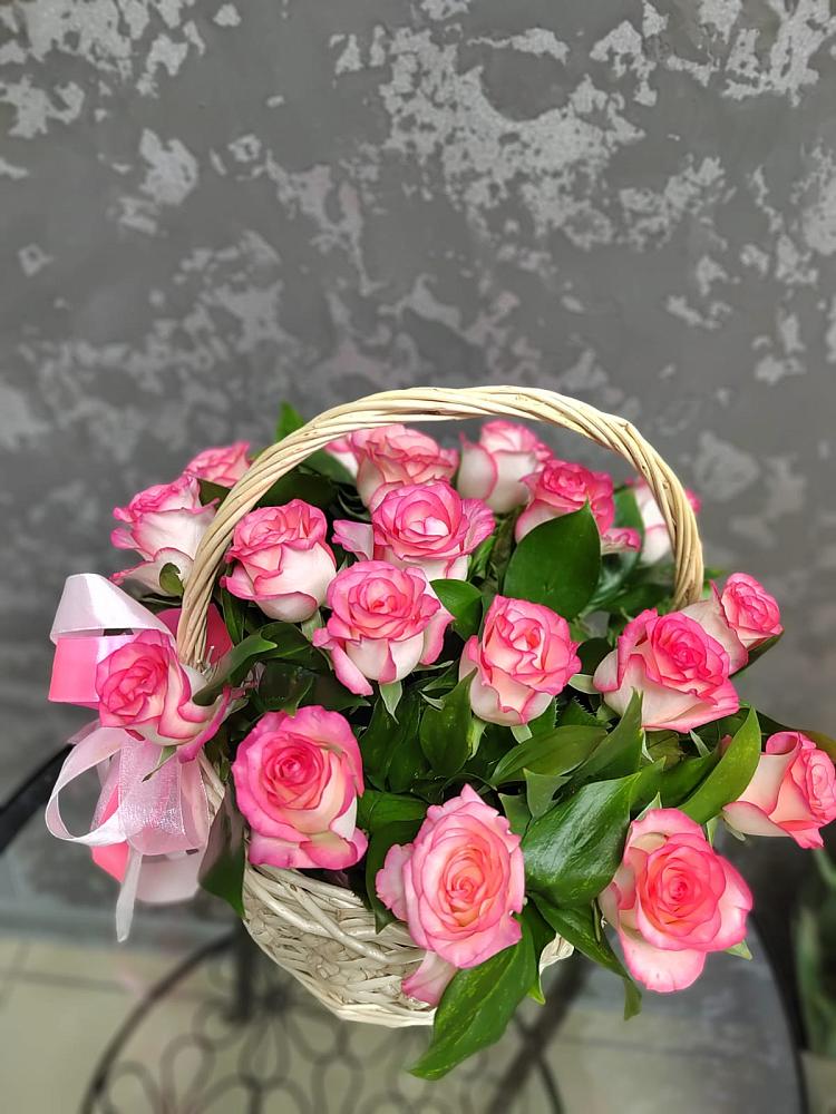 Композиция французская провинция в Аркуле Цветочная композиция из Розы в корзине в Аркуле
