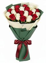 Микс из красных и белых роз в Аркуле Букет Микс из красных и белых роз в Аркуле