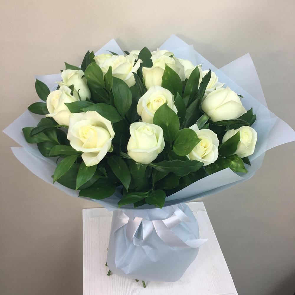 Букет 15 Белых роз Проуд в Аркуле