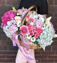 Композиция солнечный день в Аркуле Цветочная композиция из Розы, Хризантемы, Пионы и Лизиантусы в корзине в Аркуле