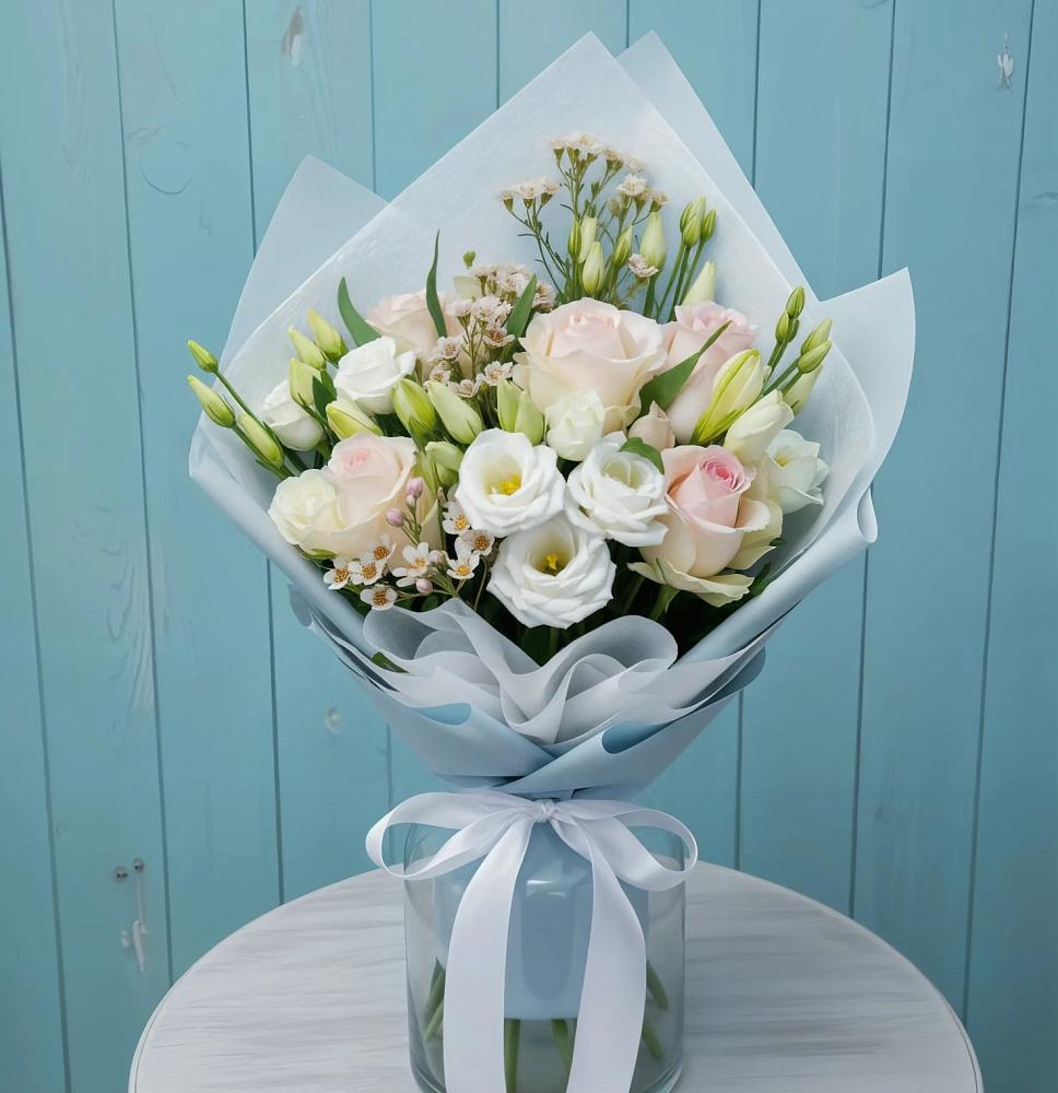 Букет очаровательный аромат в Аркуле Букет цветов из: Розы и Лизиантусы в Аркуле