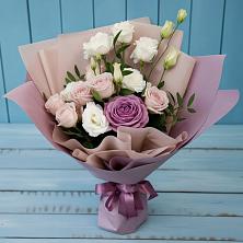 Букет цветов из:  Розы и Лизиантусы в Аркуле