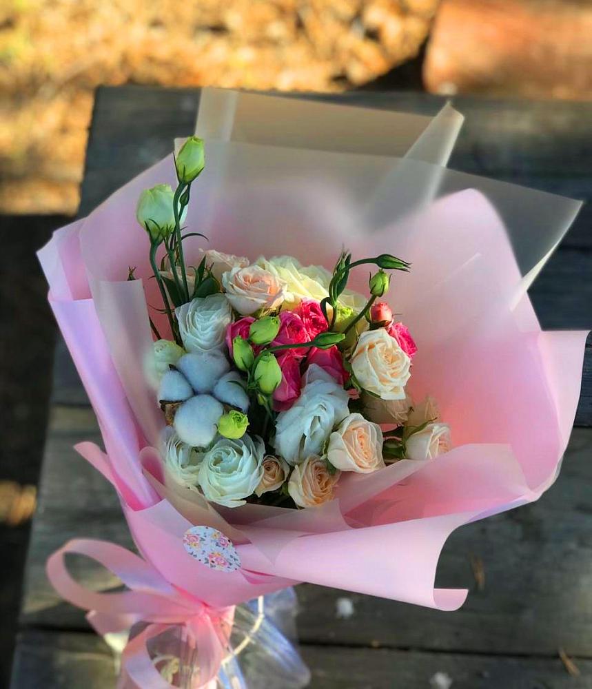 Букет цветов из: Розы и Лизиантусы в Аркуле