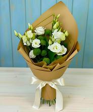 Букет цветов из:  Хризантемы и Лизиантусы в Аркуле