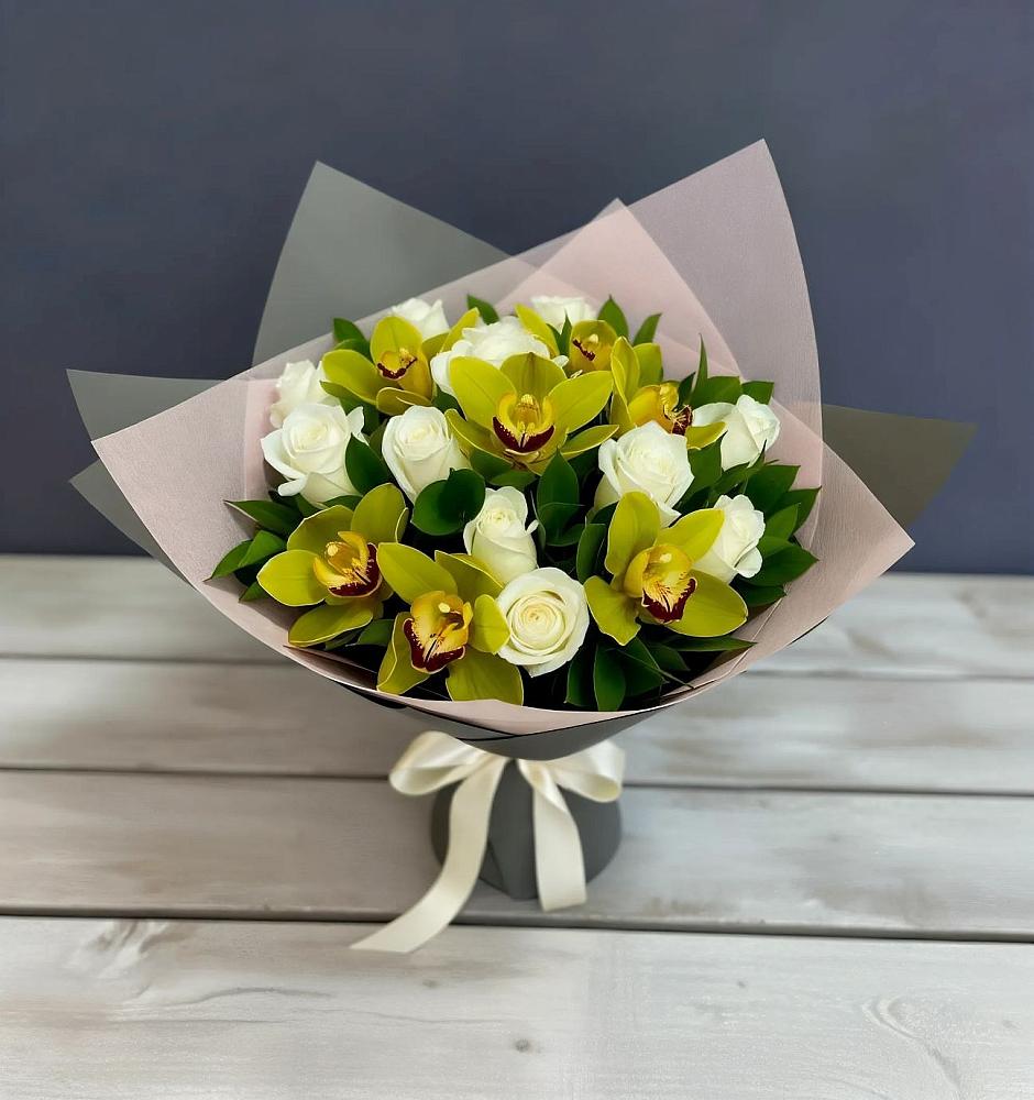 Букет цветов из: Орхидеи и Розы в Аркуле