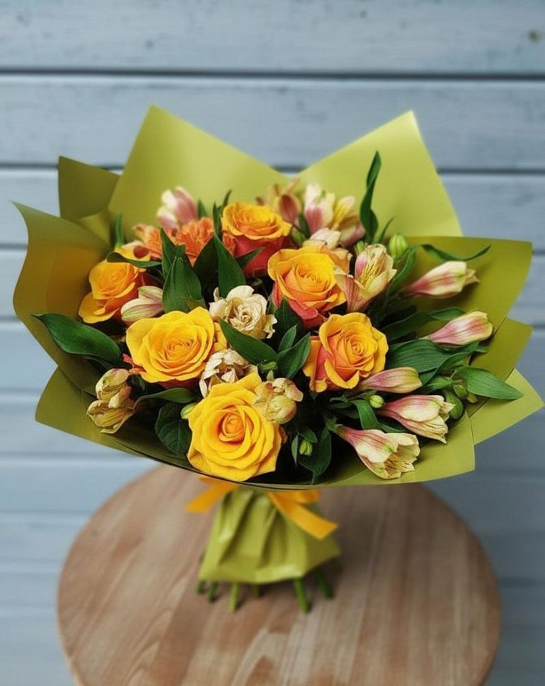 Букет цветов из: Альстромерии и Розы в Аркуле