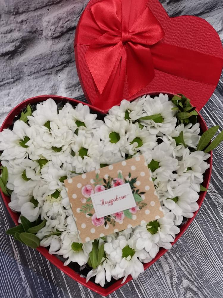 Цветочная композиция из Хризантемы в виде сердца в Аркуле