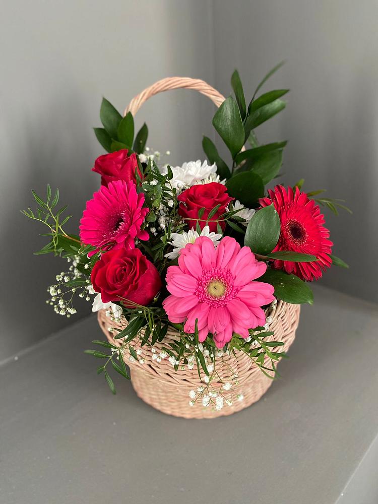 Цветочная композиция из Розы, Хризантемы и Герберы в корзине в Аркуле