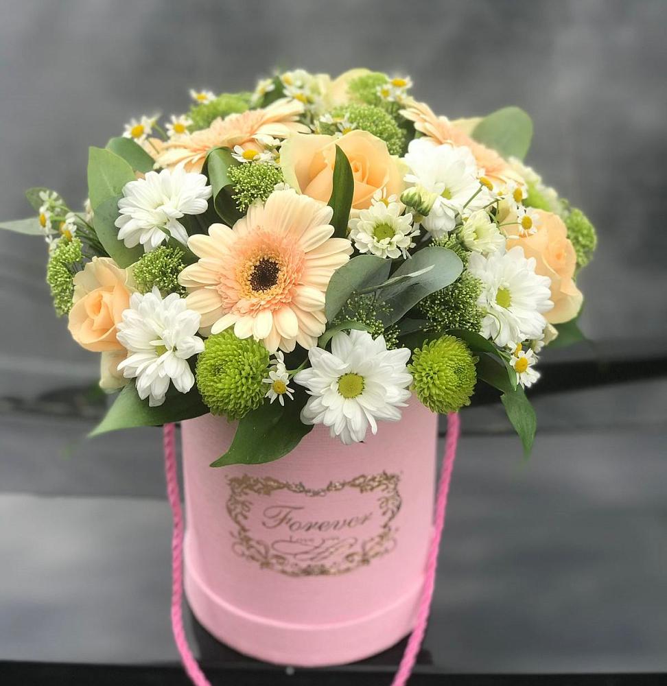 Цветочная композиция из Розы, Герберы и Хризантемы в шляпной коробке в Аркуле