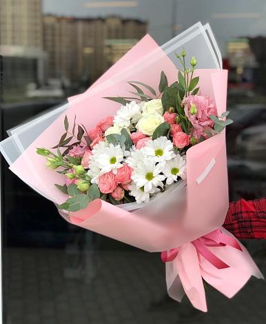 Букет цветов из: Розы, Лизиантусы и Хризантемы в Аркуле
