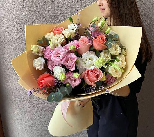Букет цветов из: Розы, Лизиантусы и Гвоздики в Аркуле