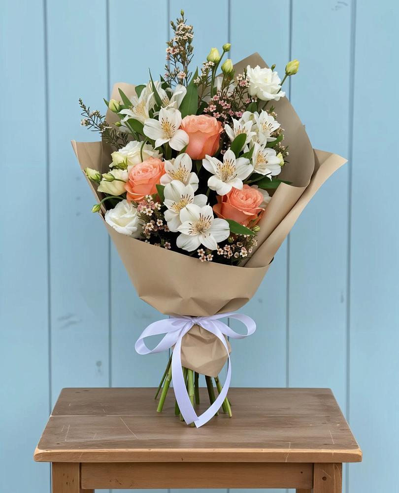 Букет цветов из: Альстромерии, Лизиантусы, Розы и Хризантемы в Аркуле